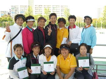 ハート・ダイヤの部優勝・準優勝の皆さん(261KB) ハート・ダイヤの部優勝・準優勝の皆さん(261KB)