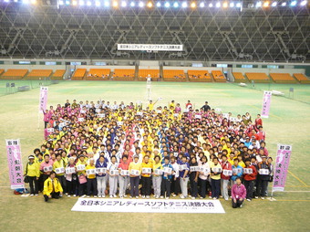 恒例　全員参加でパチリ！(208KB)