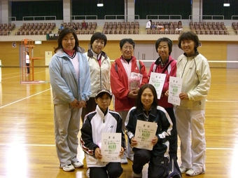 50才以上の部 トリプルの部 入賞の皆さん(301KB) 50才以上の部 トリプルの部 入賞の皆さん(301KB)