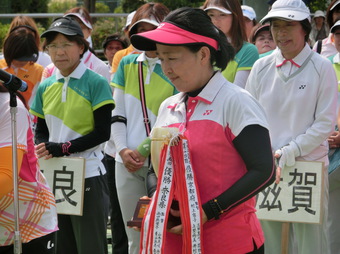 前年度優勝杯返還(136KB) 前年度優勝杯返還(136KB)