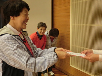 義援金をお渡ししました(105KB)