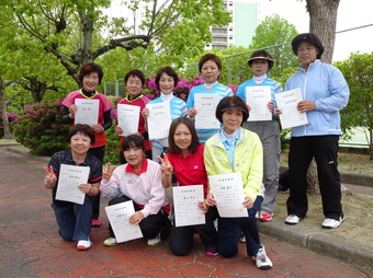 シニアレディース代表選手(228KB) シニアレディース代表選手(228KB)